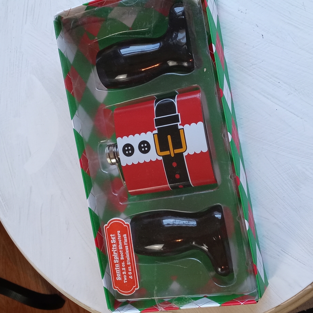 NIB Santa Spirits Set